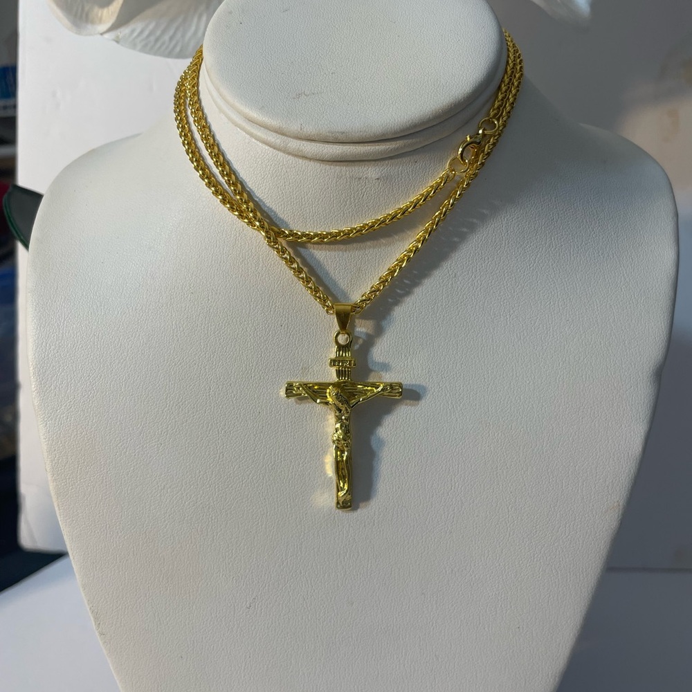 CROSS STATEMENT NECKLACE - Picture 5 of 7